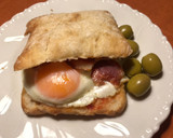 Foto del paso 1 de la receta: Bocata de huevo frito con chorizo de Portugal