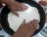 Foto langkah ke 5 dari resep Pizza Teflon tanpa Uleni.