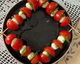 Caprese saláta nyárs recept fázis 2 fotója