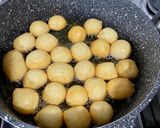 Foto langkah ke 4 dari resep Loukoumades / Greek donuts.