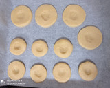 Foto del paso 4 de la receta: Arañas Halloween de galletitas y bombones 🕷️🕸️🕷️