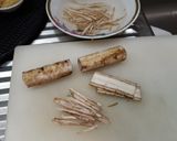 รูปขั้นตอนการทำที่ 2 ของ ข้าวหุงปลาซาบะกระป๋อง (サバ缶炊き込みご飯)