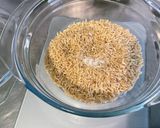 Une image de l'étape 2 de Riz complet au bouillon de poularde, curry et persil.