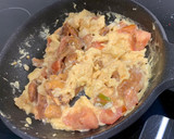 Foto del paso 3 de la receta: Revuelto de níscalos, tomate y queso