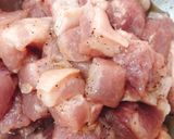 Hình bước làm 1 của món Thịt Kho Củ Cải Muối
