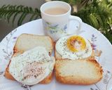 A picture of step 2 of Half Fry Egg Bun 😍😍.