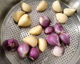 Foto langkah ke 1 dari resep Ayam Ungkep Goreng Srundeng Bawang.
