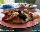 Foto del paso 9 de la receta: Langosta al ajillo con huevos fritos y patatas panadera