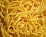 Gambar langkah 4 resipi Mi Kuning Homemade.