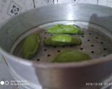 A picture of step 5 of Prawn stuffed spinach momo.