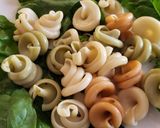 Foto del paso 4 de la receta Ensalada de espinacas y pasta con salmón y pesto 😋