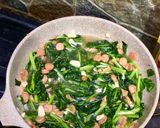 Foto langkah ke 4 dari resep Tumis Sawi Hijau dan Sosis 🥬🌭.