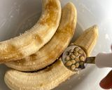 Foto langkah ke 1 dari resep Banana and date muffins.