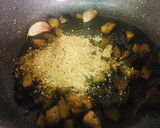 Foto del passaggio 5 della ricetta Spaghetto quadrato con crunch di funghi e nocciole in crema di pecorino abruzzese