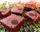 A picture of step 6 of Oreo fudge brownies.