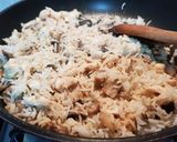 A picture of step 3 of Mushroom Chicken Cheese Baked Rice.