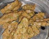 દુધી ના મુઠીયા (Dudhi Muthia Recipe In Gujarati) રેસીપી સ્ટેપ2ફોટો