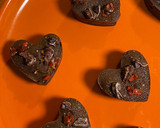 Foto del paso 1 de la receta: Mini chocolatitos rellenos de fresa y Almendra