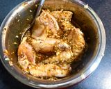 รูปขั้นตอนการทำที่ 1 ของ ปีกไก่หมักซอสหม่าล่า กระเทียมโทนและน้ำผึ้ง