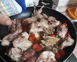 Foto del passaggio 6 della ricetta Coniglio alla cacciatora alla fiorentina con olive taggiasche