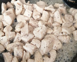 Foto del paso 3 de la receta: Pasta con pollo en crema poblana