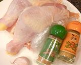 Hình bước làm 1 của món Đùi gà muối chiên giòn