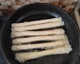 Foto langkah ke 5 dari resep Banana Rolls.