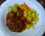 Foto langkah ke 3 dari resep Steak with vegetables and black paper sauce.
