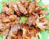 Hình bước làm 3 của món Thịt nạc dăm cây cuộn nấm áp chảo