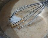 Foto langkah ke 3 dari resep Bolu Pisang Kukus Tanpa Mixer.