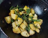 A picture of step 2 of French Beans and Potatoes Pepper Fry.