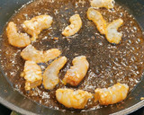 Foto del paso 4 de la receta: Langostinos y setas Eryngii al ajillo