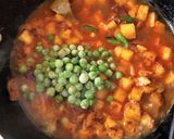 A picture of step 5 of Olkopi Koraishutir Ghonto (Kohlrabi / Knol Kohl & Green Peas Curry - Bong style).