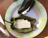 Foto del paso 4 de la receta: Chiles rellenos con queso ranchero