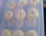 Foto langkah ke 4 dari resep Donat Maizena.