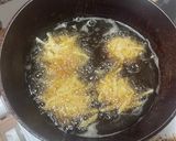 Foto langkah ke 3 dari resep Crispy cheesy Hash browns.