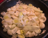Foto del paso 1 de la receta: Tortilla de patatas con puerro