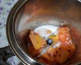 A picture of step 2 of Organic Papaya milk shake.
