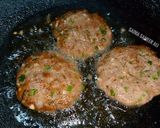 A picture of step 4 of Kachay qeemay k kabab with puri.