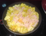 Foto del paso 2 de la receta: Tortilla de patatas con cebolla