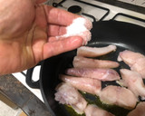 Foto del paso 3 de la receta: Rape a la plancha con guisantes y zanahoria hervida