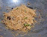 Foto langkah ke 4 dari resep Bihun Goreng Lombok Ijo.