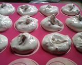 Foto del paso 3 de la receta: Pavlova Mini con Frutillas y Chocolate en el Merengue