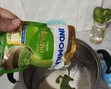 Foto langkah ke 2 dari resep Silky Puding Matcha Vla Stroberi.
