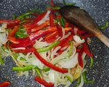 Foto del paso 4 de la receta: Fideuá de langostinos al ajillo