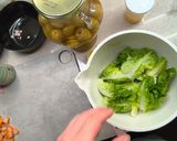 Foto del paso 1 de la receta: Ensalada de salmón y palitos de cangrejo