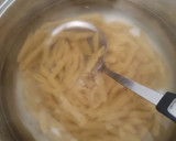 Foto del paso 2 de la receta: Penne all'aglio, acciughe, pomodoro, olive nere