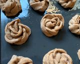 Foto del passaggio 5 della ricetta Kardemummabullar - brioche svedesi al cardamomo