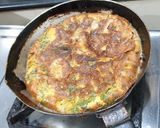 A picture of step 3 of Omelette Pizza.