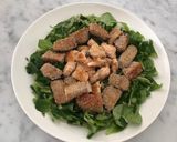 Foto del passaggio 2 della ricetta Bocconcini di tonno e salmone in crosta di sesamo su letto di valeriana 🐟🥗